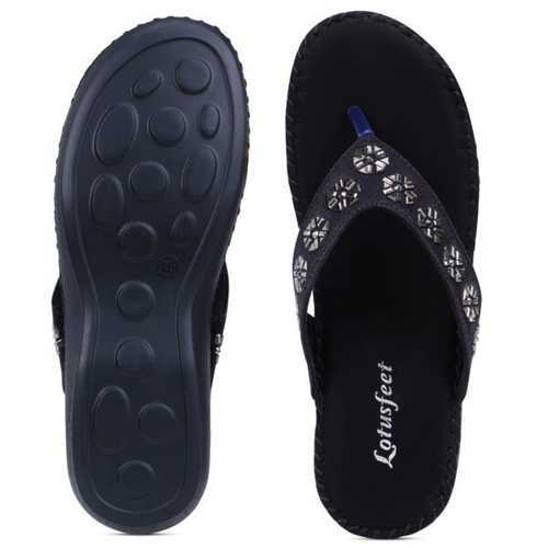 WOMEN EMBROIDRED MOTIF DESIGN FLATS-BLACK