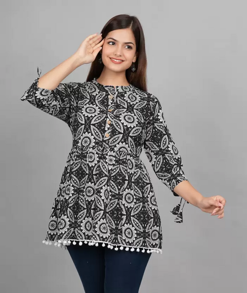 Casual Regular Sleeves Printed Women Black Top (Size L)