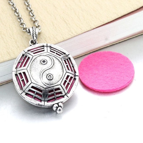 1 pcs Hollow Necklace Aromatherapy Locket