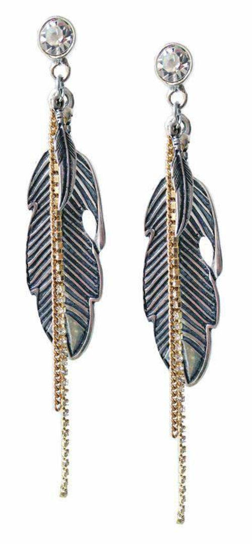 Dangle and drop earrings with big feathers.