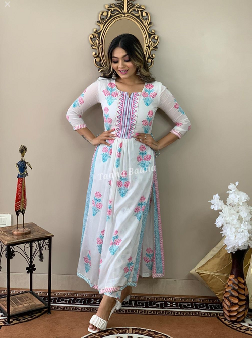 Women White Rayon printed nyra cut Kurti with pant set Size L