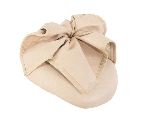 Beige leather racing pillbox fascinator