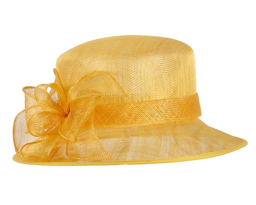 Yellow racing hat with bow