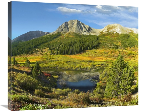 Global Gallery GCS-396685-30-142 30 in. Pond & Green Mountain, Gre