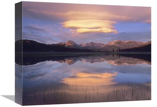 Global Gallery  12 x 16 in. Lenticular Clouds Over Mount Dana, Mou